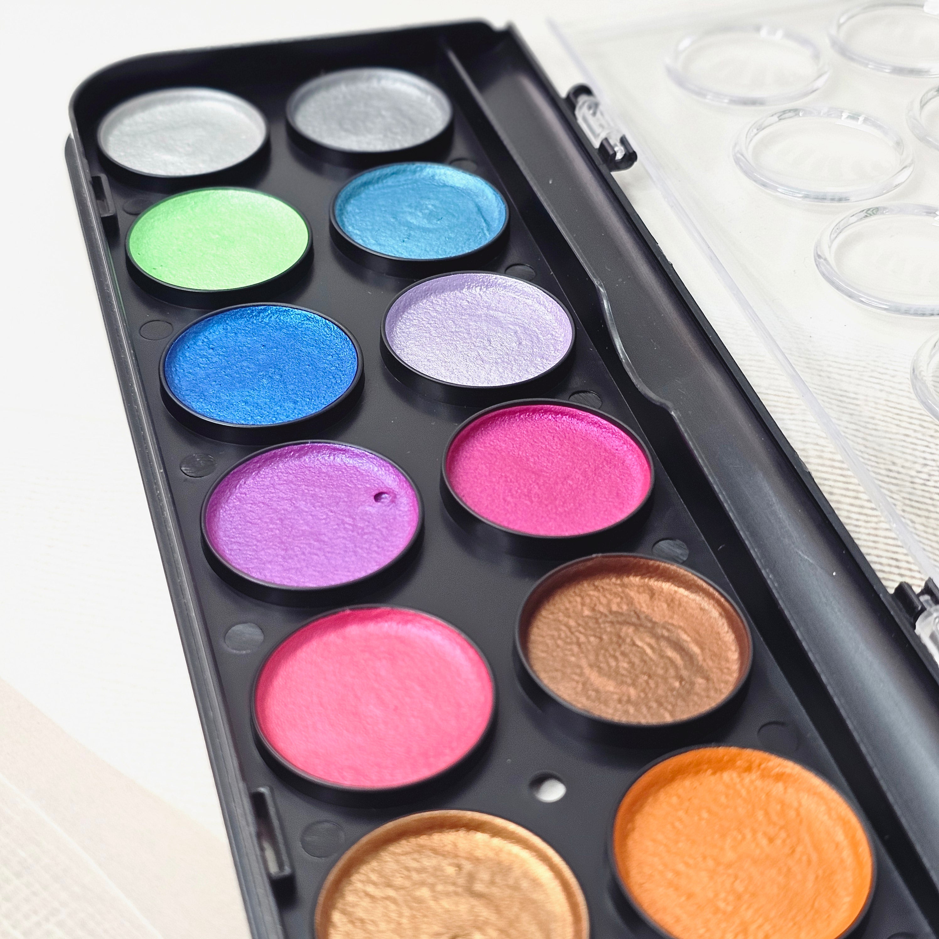 Open View of Yalong 12 Color Metallic Watercolor Paint Set with Shimmering Colors - www.usmile.toys